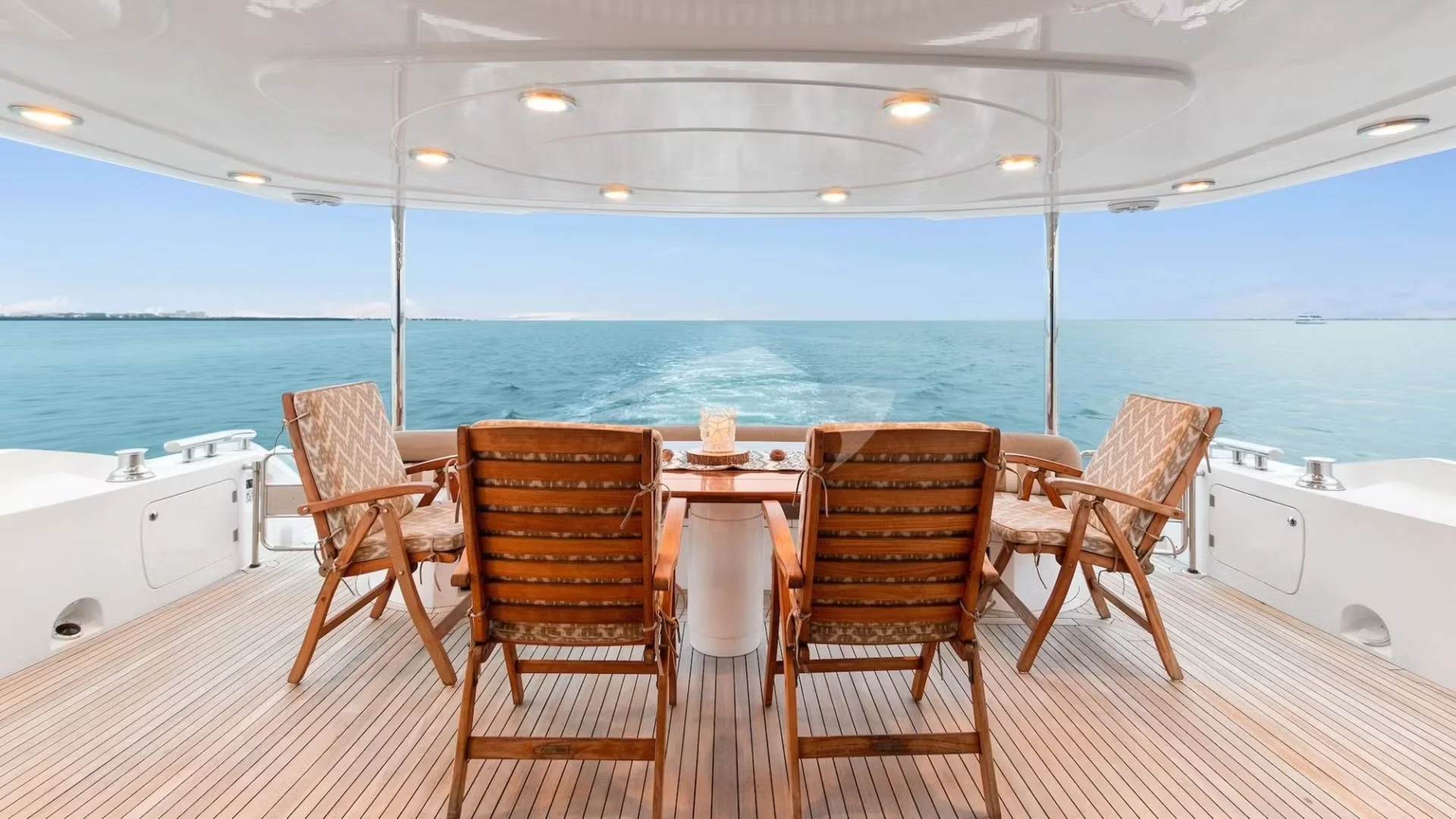 90ft Sunseeker Acqua spacious main deck
